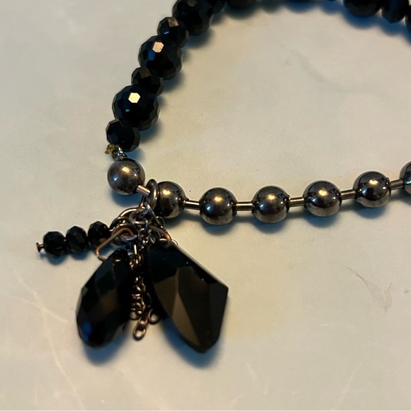 Elegant Black and Silver Beaded Stretch Bracelet - Picture 2 of 3